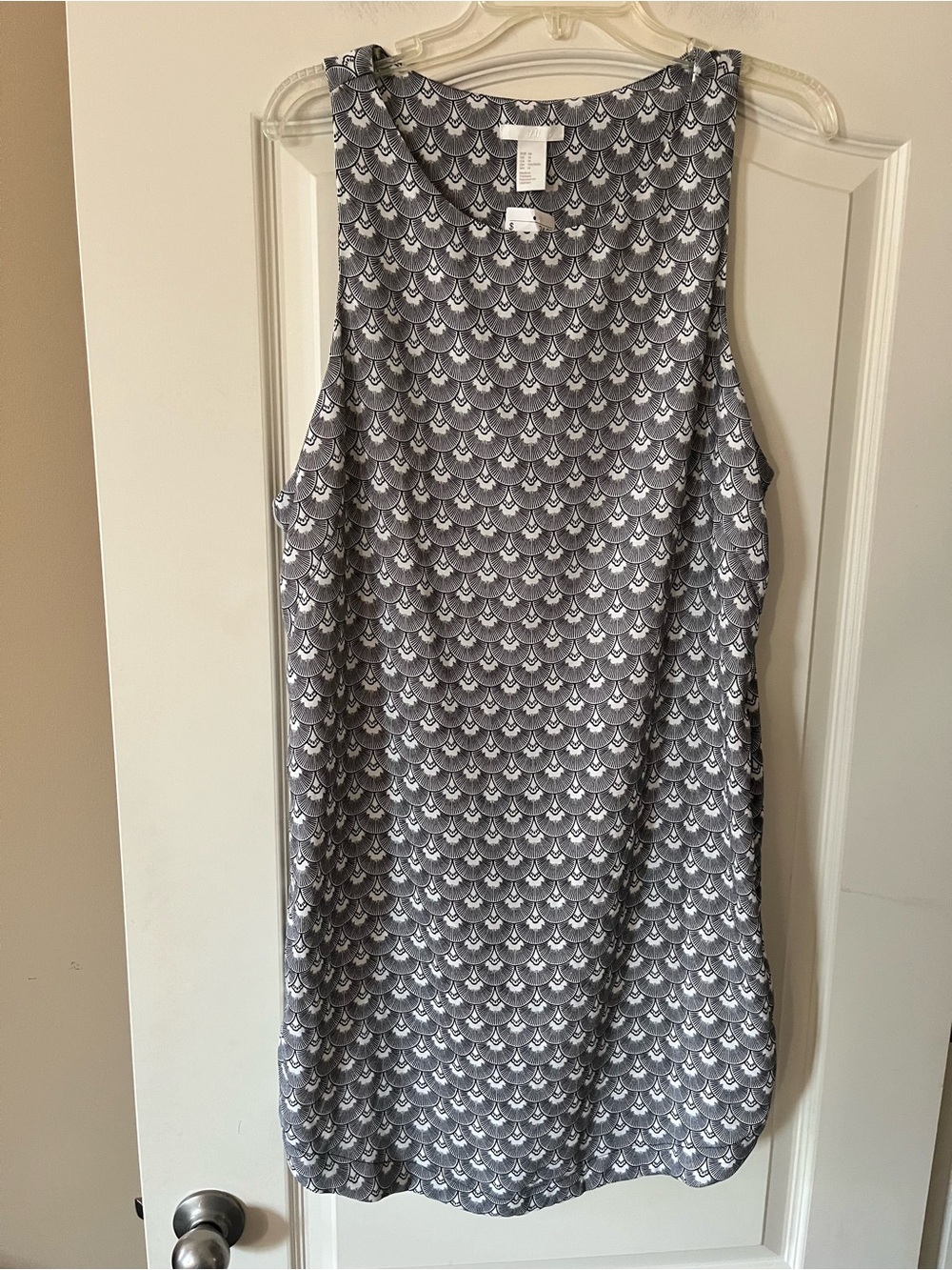 H&M Sleeveless Gray Patterned Shift Dress Women’s Size Medium